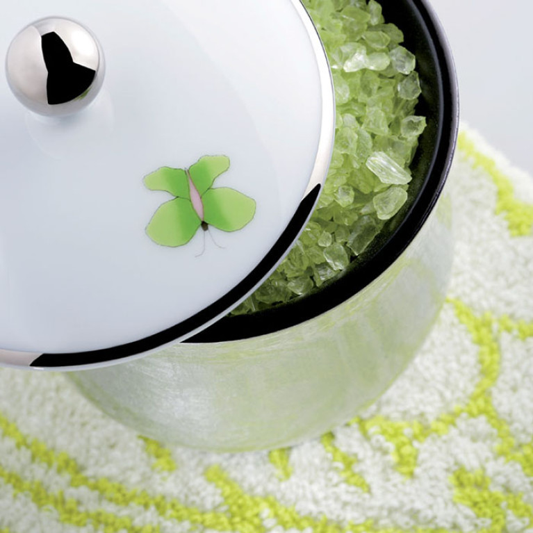 THG CAPUCINE VERT DECOR PLATINE Китайская лакированная коробка с белой керамической крышкой &Oslash;94 мм., small size, декор платина/зеленый, цвет платина