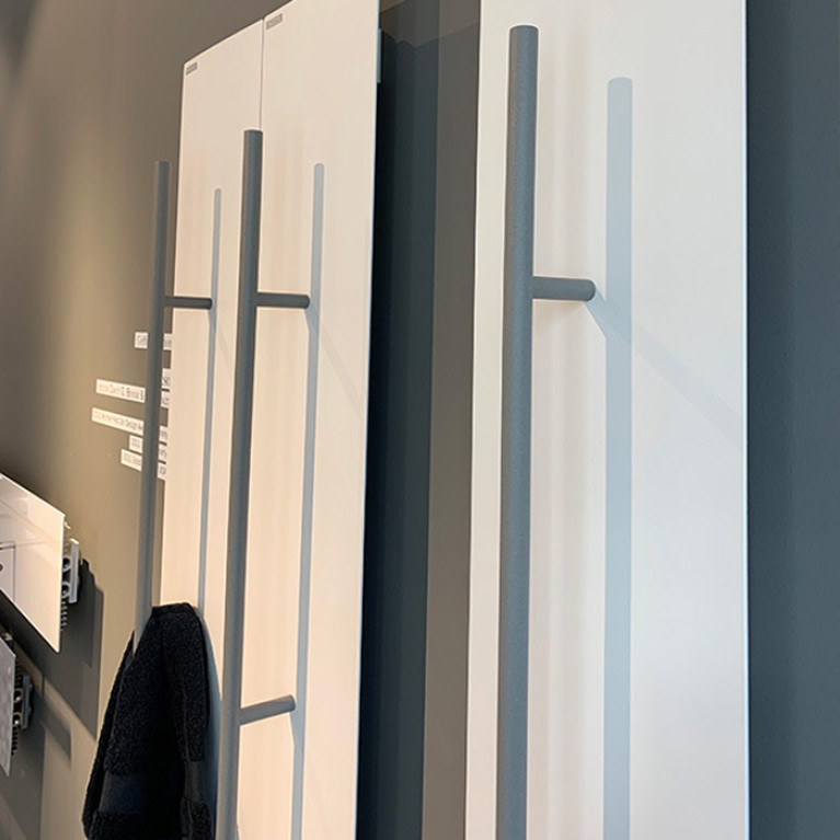 Antrax Teso Полотенцесушитель электрический 25x150H см, цвет BCOR, рейлинг хром
