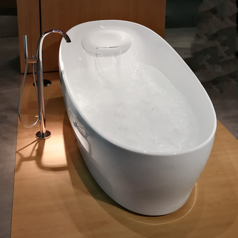 TOTO NEOREST Ванна 2200x1050x780 мм, отдельностоящая, со сливом-перел, подгол.с сифоном,с гидро- и аэромасс.,с эффектом невесомости, цвет: белый