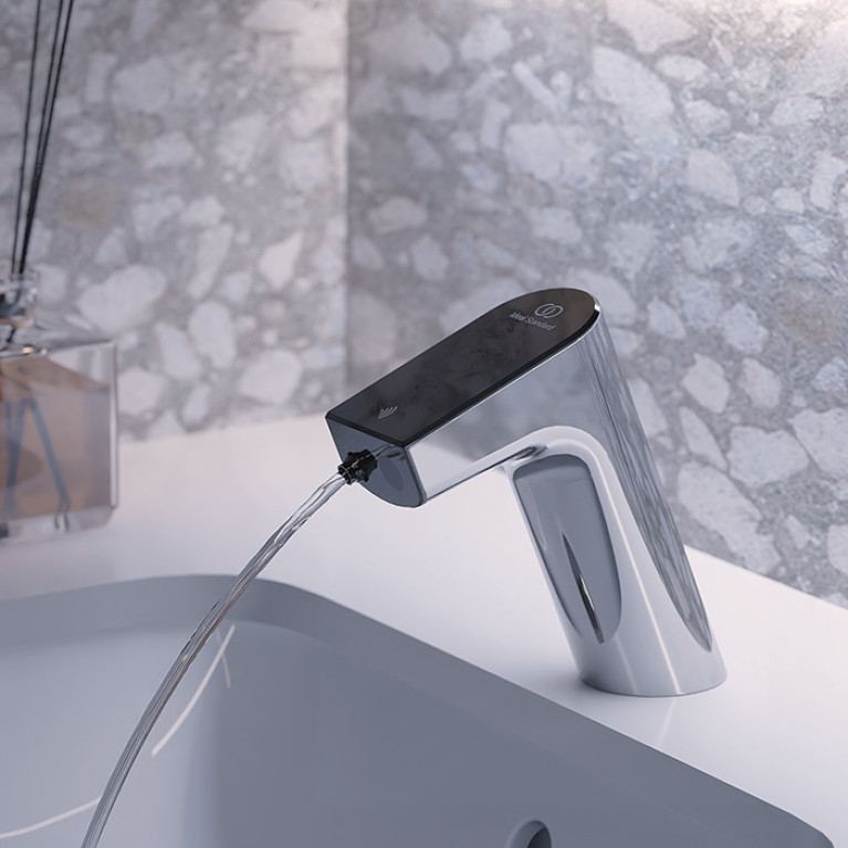 Ideal Standard Intelliflow Электронный смеситель для раковины, работа от сети, с адаптером 100-240VAC, без донного клапана, цвет: хром/чёрный глянец