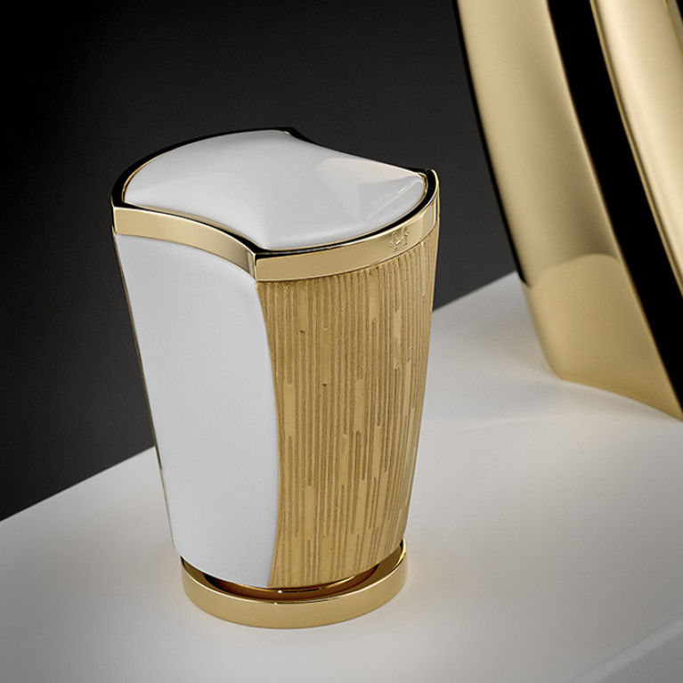 THG INFINI PORCELAINE BLANCHE DECOR OR Смеситель для раковины на 3 отверстия, с донным клапаном, цвет полированное золото