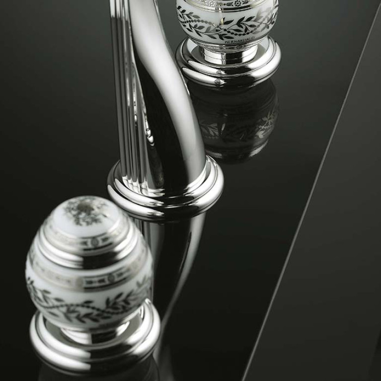 THG MARQUISE BLANC DECOR PLATINE Смеситель для раковины на 3 отверстия, с донным клапаном, ручки белые, декор платина, цвет хром