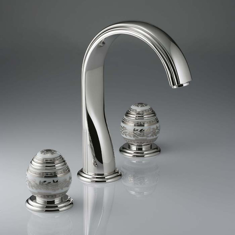 THG MARQUISE BLANC DECOR PLATINE Смеситель для раковины на 3 отверстия, с донным клапаном, ручки белые, декор платина, цвет хром