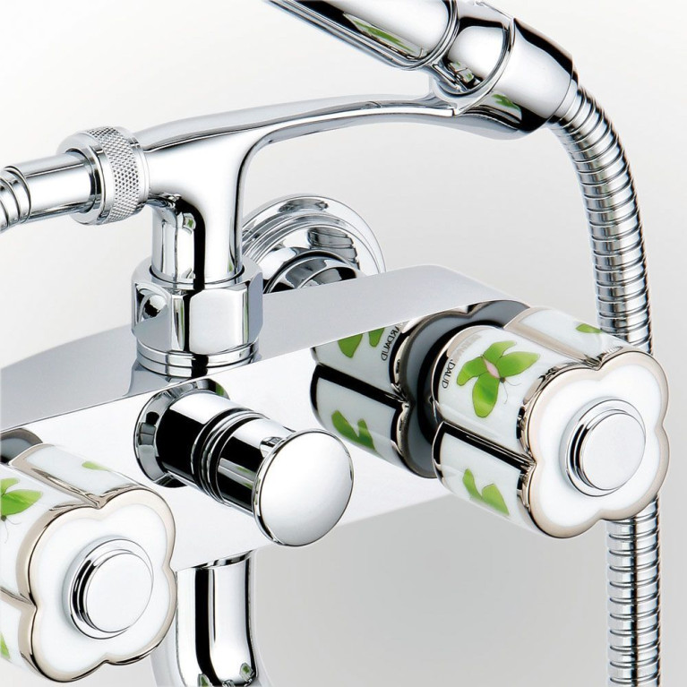 THG CAPUCINE VERT DECOR PLATINE Смеситель для ванны настенный, с ручным душем и шлангом 1500 мм., декор платина/зеленый, цвет хром